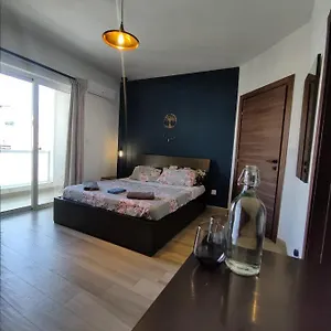 Airport Bedroom With Your Own Private Bathroom Self Check In And Self Check Out Air-condition Included Séjour chez l'habitant
